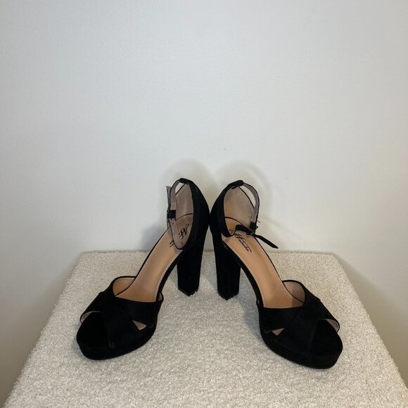 Mulanka Block Heel Sandals - Picture 6 of 8